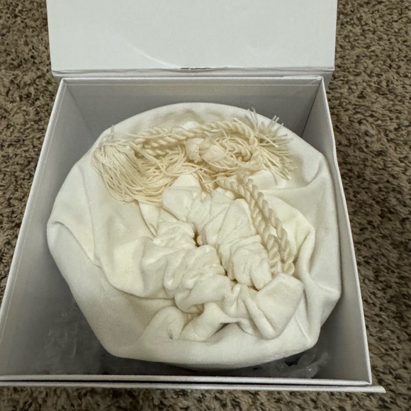 NIB Hotel Lobby Holiday Candle, 55 oz. HUGE, 3-wick, $225 - Picture 3 of 8